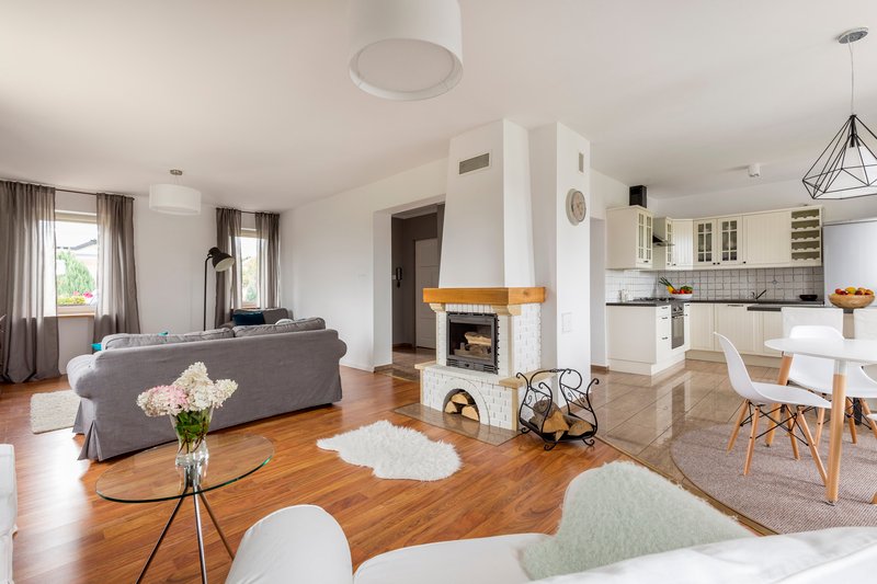 Sala de estar con chimenea